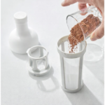 Garrafa HARIO FIC Vidro e Silicone Branca 650ML - Imagem 3